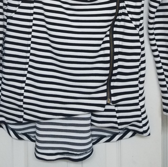Black and white striped sweater - Picture 5 of 5